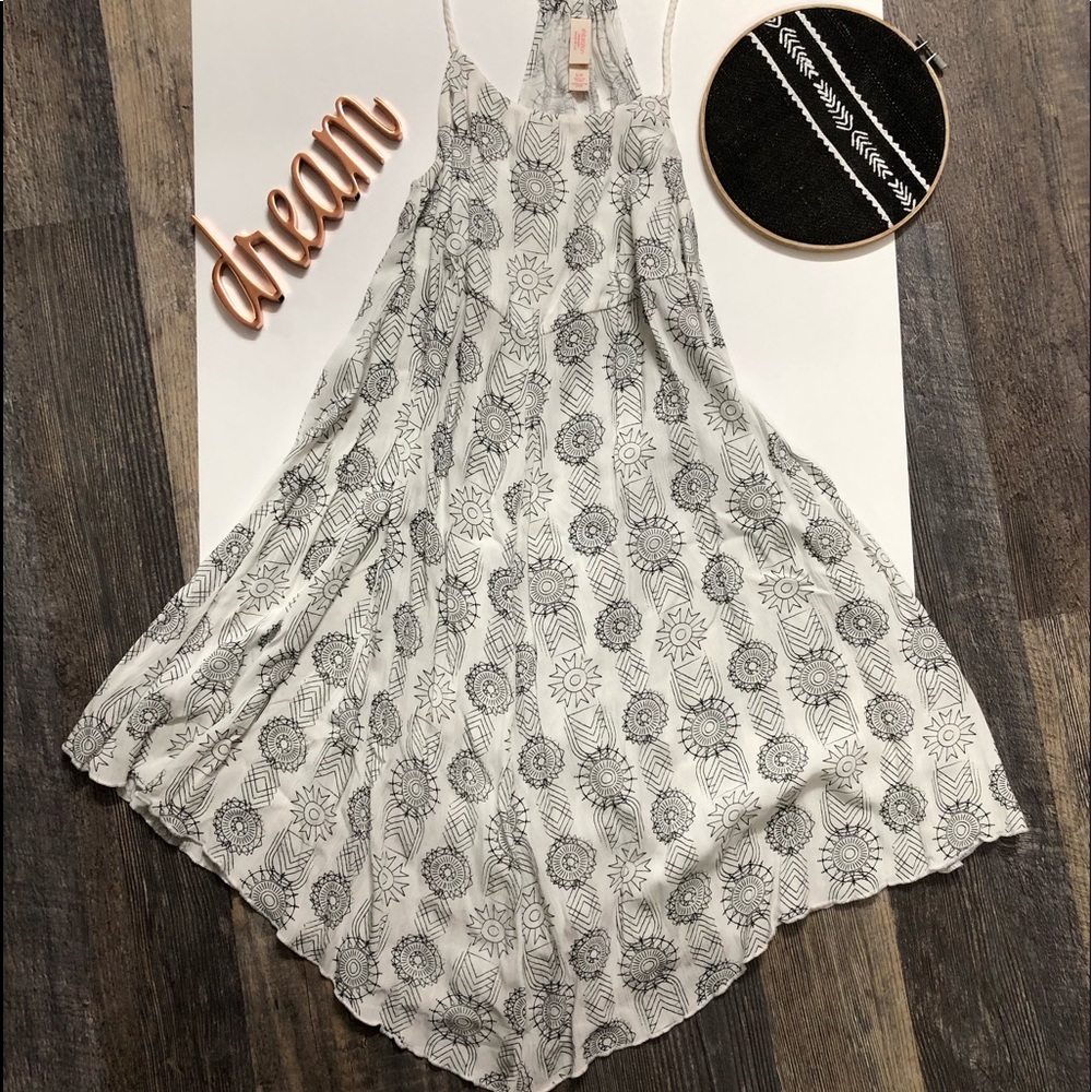 White Patterned Dress - Picture 2 of 2